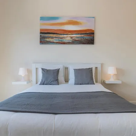 Coastal Comfort - 5min From By Lovelystay Costa de Caparica