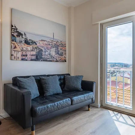 Coastal Comfort - 5min From By Lovelystay