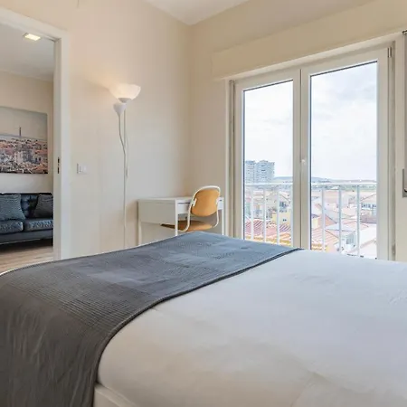 Coastal Comfort - 5min From By Lovelystay