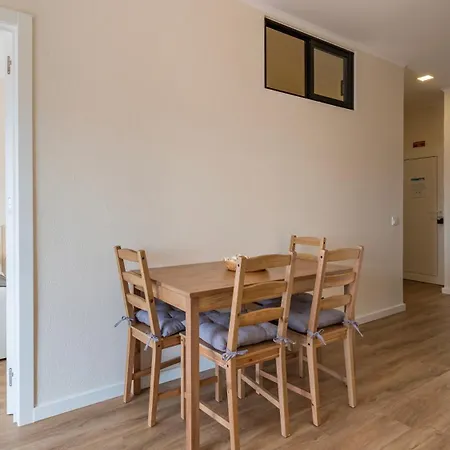 Coastal Comfort - 5min From By Lovelystay Costa da Caparica